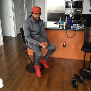 Meet your Posher, Charles